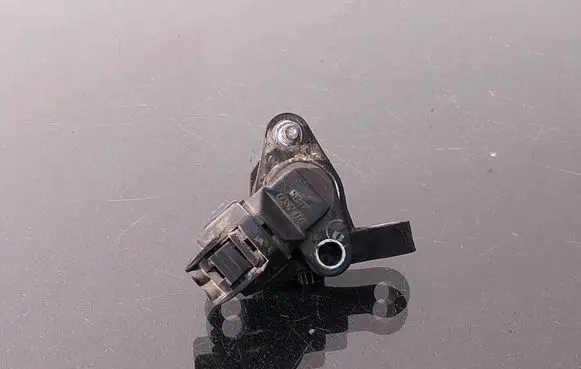 Volvo S60 Crankshaft position sensor 30713485