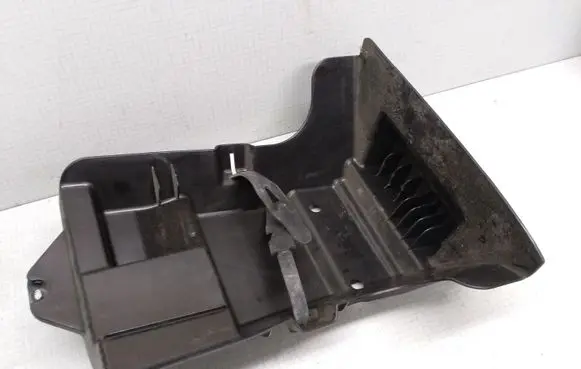 Volkswagen PASSAT B5.5 Other trunk/boot trim element 3B9867705