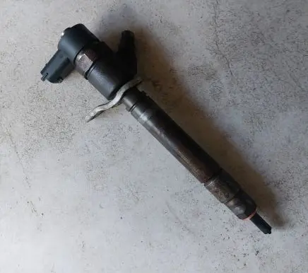 Volvo XC90 Fuel injector 30750283