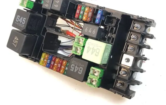 Volkswagen PASSAT B8 Fuse module 5Q0937125B