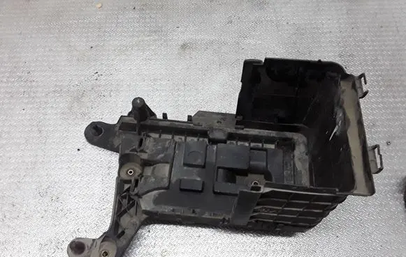 Volkswagen Touran I Battery tray 1K0815333B