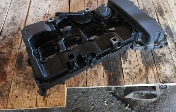Rocker cam cover