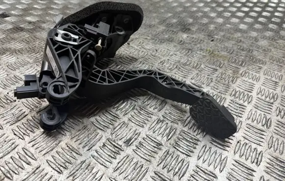Ford Fiesta Clutch pedal AY117B633AD