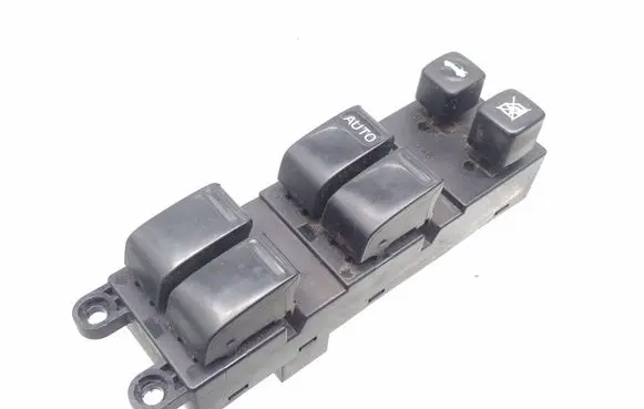 Nissan Primera Electric window control switch 25401AV640 C8DD702N 1482N1