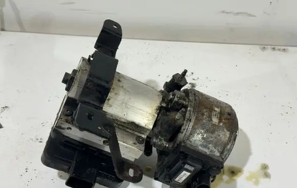 Citroen C5 Air suspension compressor 9686469580