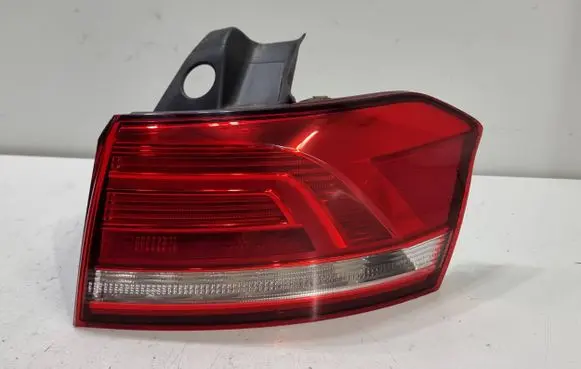 Volkswagen PASSAT B8 Rear/tail lights