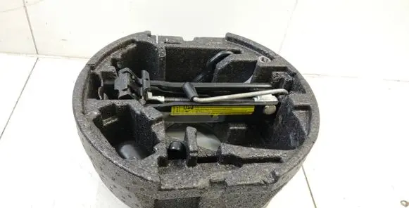 Skoda Superb B6 (3T) Tool box 3T0012115