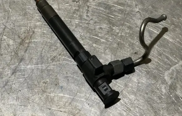 Peugeot 508 Fuel injector 9674984080