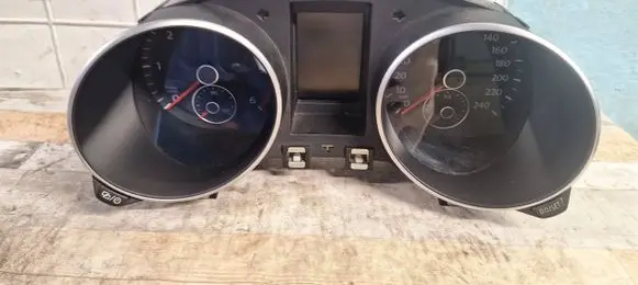 Speedometer (instrument cluster)
