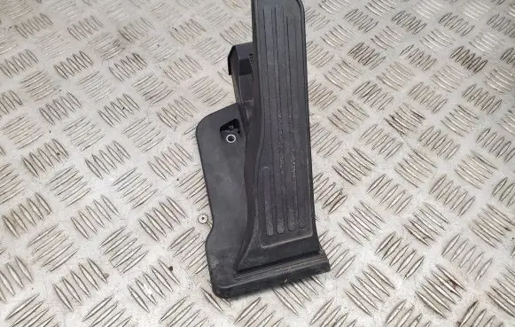 Chevrolet Camaro Accelerator throttle pedal 84534504