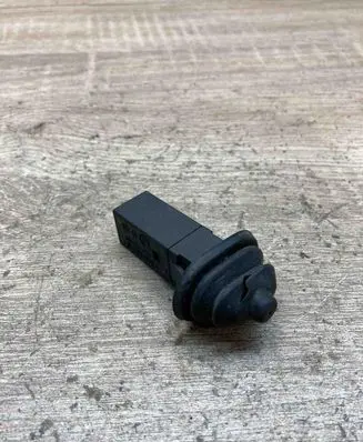 BMW 3 E90 E91 Fuel tank opening switch 8228939