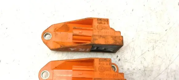 Volkswagen Touran I Airbag deployment crash/impact sensor 5WK43340 1T0909606
