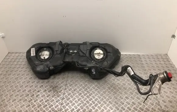 Mercedes-Benz C AMG W204 Fuel tank 
