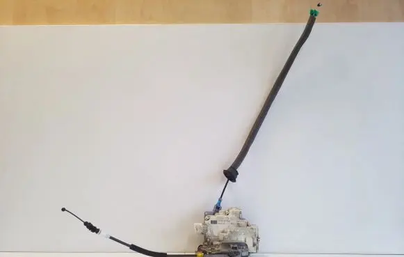 Audi Q3 8U Front door lock 8J2837015A