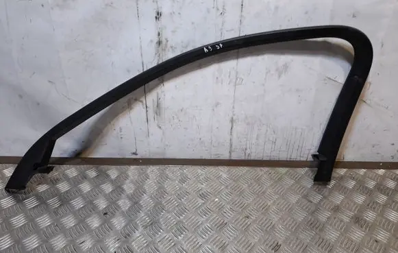 Audi A3 S3 8V Front door glass trim molding 8V5867610