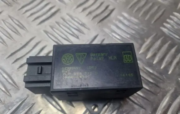 Volkswagen Touareg I Seat heating relay 7L0959772D