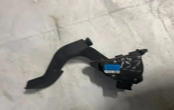 Audi A6 S6 C5 4B Accelerator throttle pedal 8D1723523F 6PV00837602