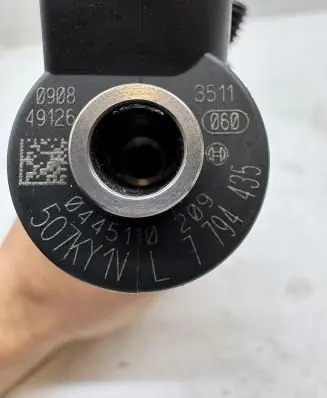 BMW 5 E60 E61 Fuel injector 0445110209 7794435