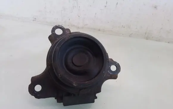 Honda Civic Engine mount bracket