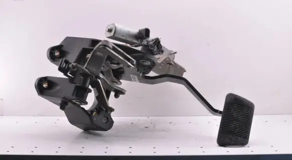 Chrysler Town u0026 Country V Brake pedal P04721199AE