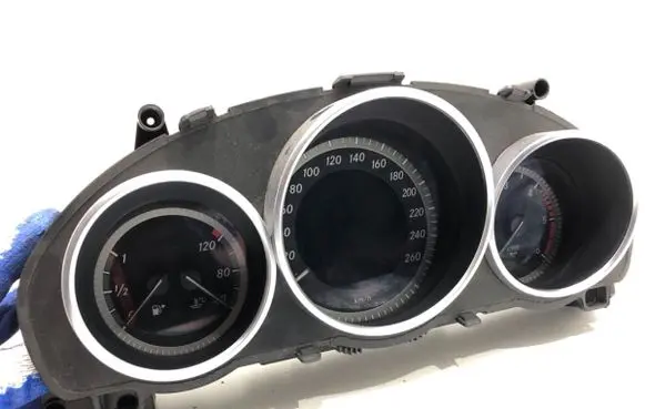 Speedometer (instrument cluster)