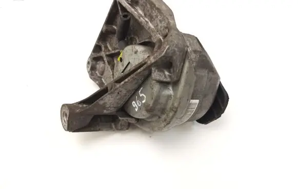 BMW 5 E60 E61 Engine mount bracket 6769874