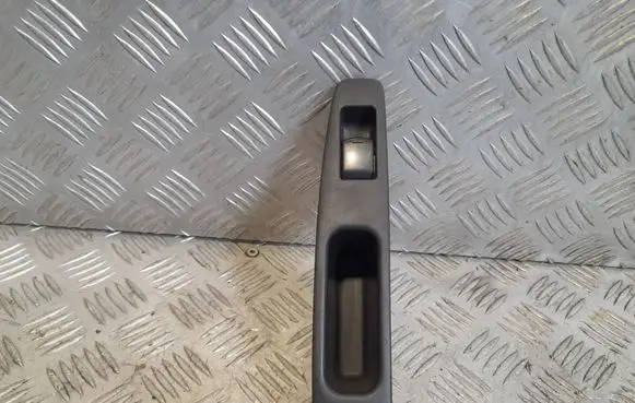 Nissan Qashqai Electric window control switch 25411BR00A