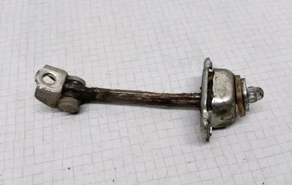 Opel Astra G Rear door check strap stopper