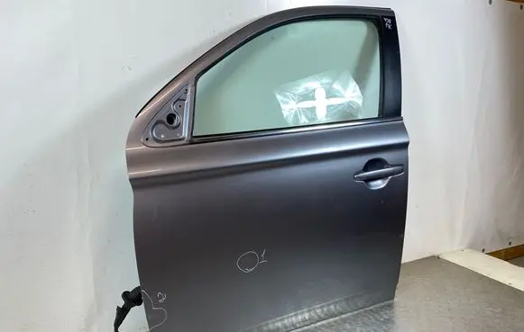 Mitsubishi Outlander Front door