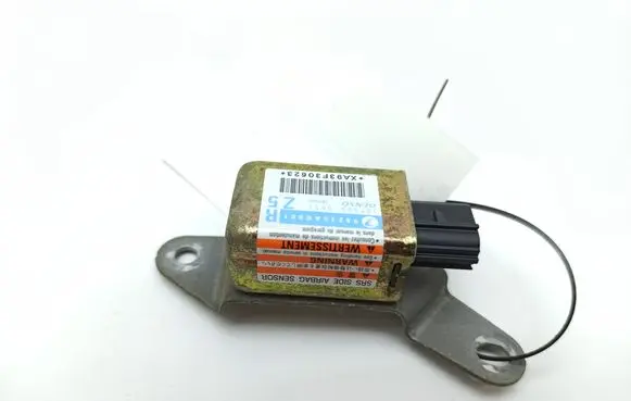 Subaru Legacy Airbag deployment crash/impact sensor 98235AG001 1879000671