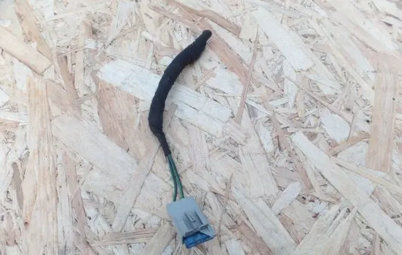 Volkswagen PASSAT B5 Fuse module 4B0937530
