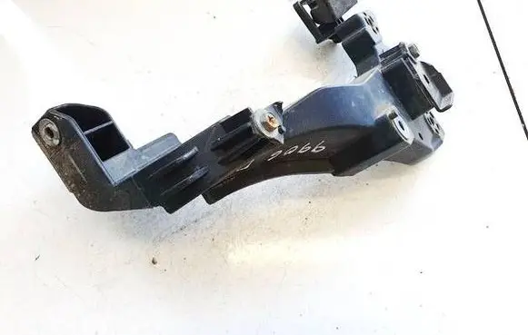 Headlight/headlamp mounting bracket