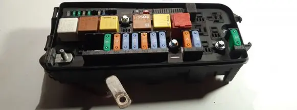 Opel Signum Fuse module 13205799 519178008