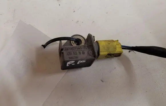 Mercedes-Benz C W204 Airbag deployment crash/impact sensor A2048201985 04896011AB 5WK43584