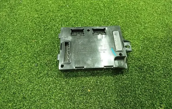 Renault Trafic III (X82) Comfort/convenience module 2320679 2320666 26759741