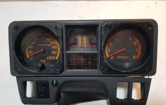 Mitsubishi Pajero Speedometer (instrument cluster) MB741965 69726610