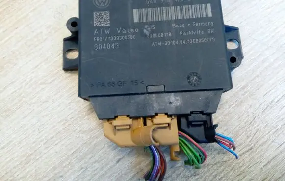 Volkswagen Golf VI Parking PDC control unit/module 1K9919475B NE70693