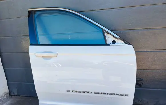 Jeep Grand Cherokee WL Front door PW7
