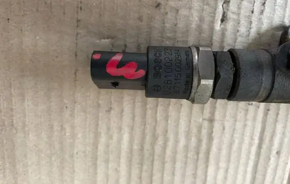 Mercedes-Benz A W168 Fuel pressure sensor A0041531528 0281002235