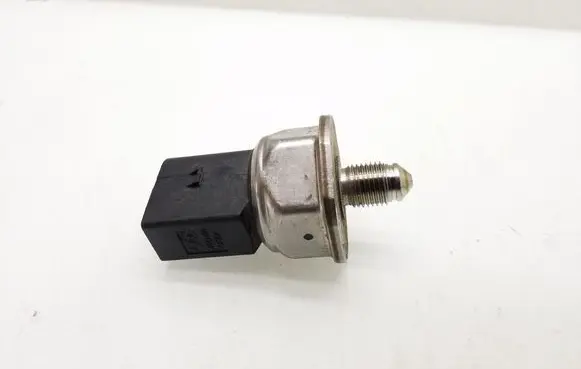 Mercedes-Benz C W204 Fuel pressure regulator A2711530328