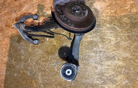Volkswagen Touareg II Front wheel hub spindle knuckle 7P6407246A