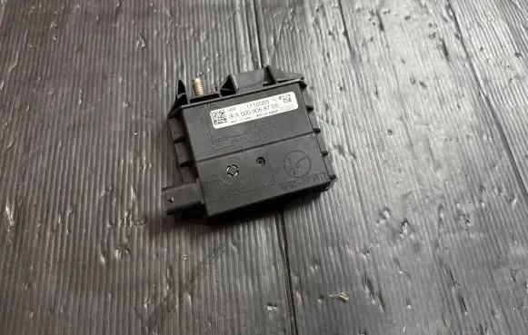 Mercedes-Benz C W205 Battery relay fuse A0009068705 1110055 06111402635