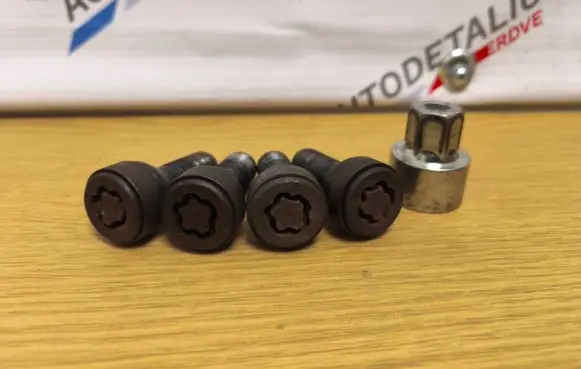 BMW 2 F45 Anti-theft wheel nuts and lock 
