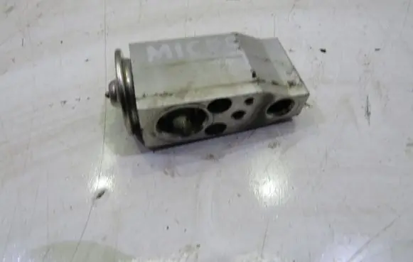 Nissan Micra Air conditioning (A/C) expansion valve 922001HMOA