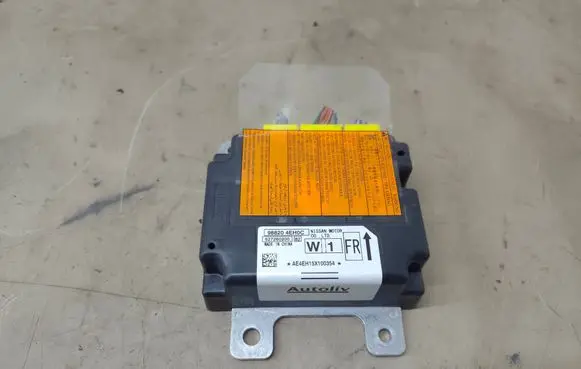 Nissan Qashqai Airbag control unit/module 988204EH0C 627260200 AE4HH15X100354