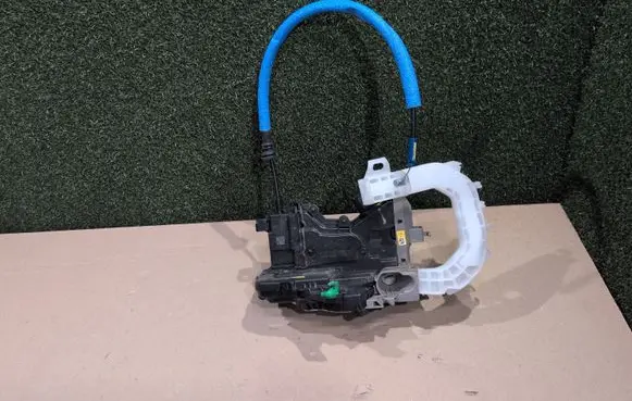 KIA Pro Cee'd III Front door lock 81310J7010 17980D051