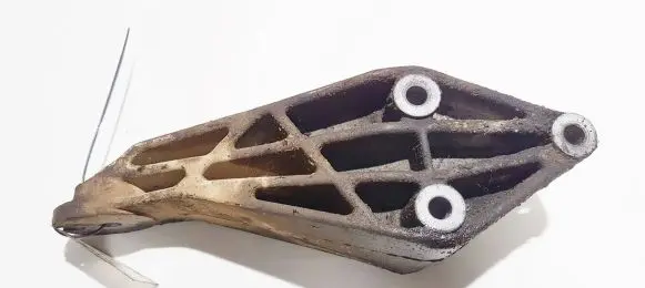 Opel Vectra B Engine mounting bracket