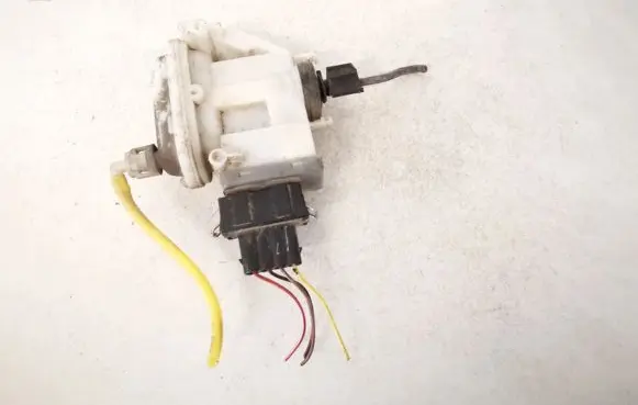 Volkswagen PASSAT B3 Central locking vacuum pump 