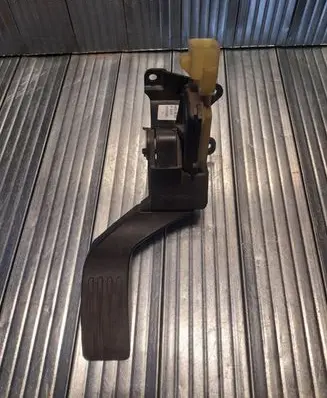 Ford Focus Accelerator throttle pedal 2M519F836AD