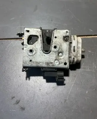 Audi A4 S4 B5 8D Front door lock 4d1837016d